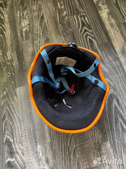 Горнолыжный шлем