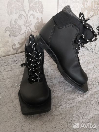 Лыжные ботинки