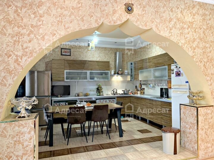 Коттедж 295,8 м² на участке 5,1 сот.