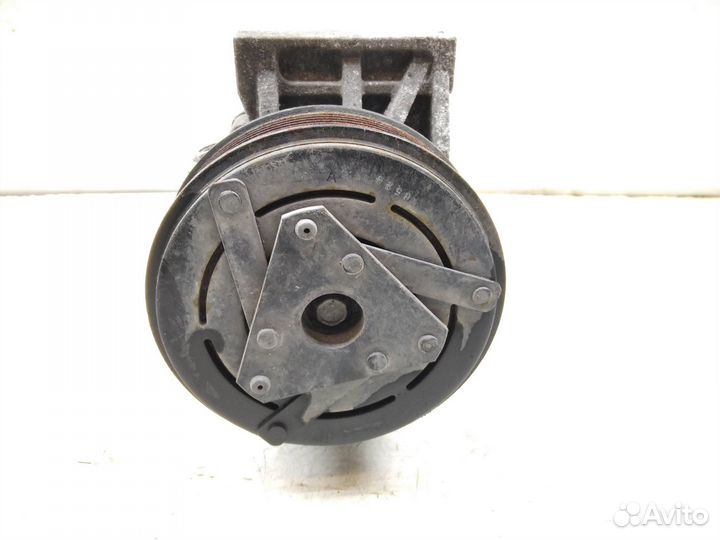 Компрессор системы кондиционирования Renault Logan