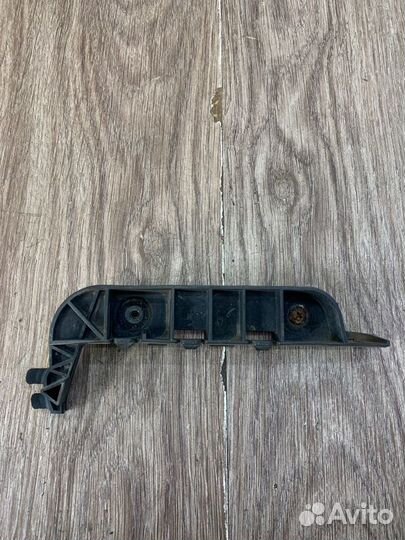 Крепление бампера переднее правое Honda Civic