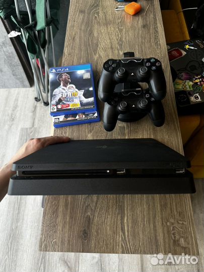 Sony playstation 4 slim