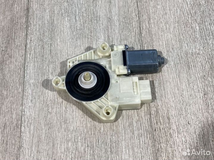 Моторчик стеклоподъемника Skoda Rapid NH3 перед R