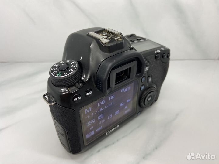 Зеркальный фотоаппарат Canon 6D