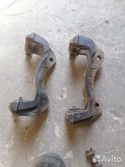 Скобы суппортов передних