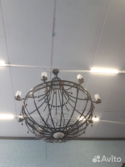 Люстра с элементами ковки