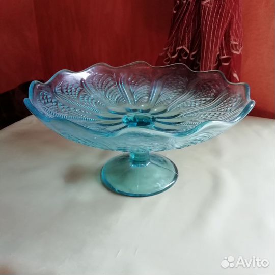 Ваза, фруктовница на ножке