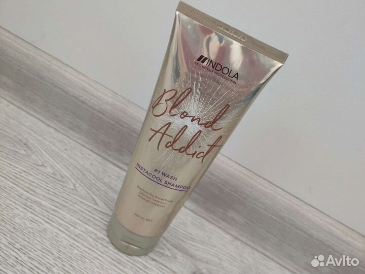 Фиолетовый шампунь для блонда Indola