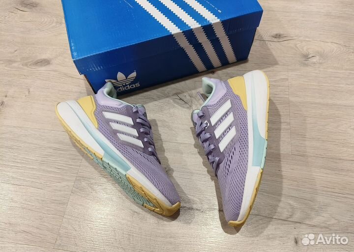 Кроссовки женские новые Adidas EQ21 Run