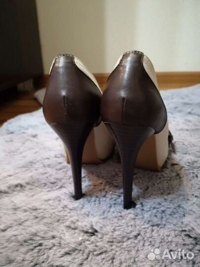 Кожаные женские туфли 38