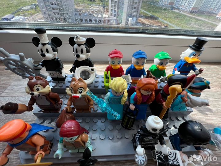 Lego minifigures 71024
