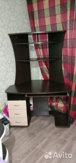 Компьютерный угловой стол