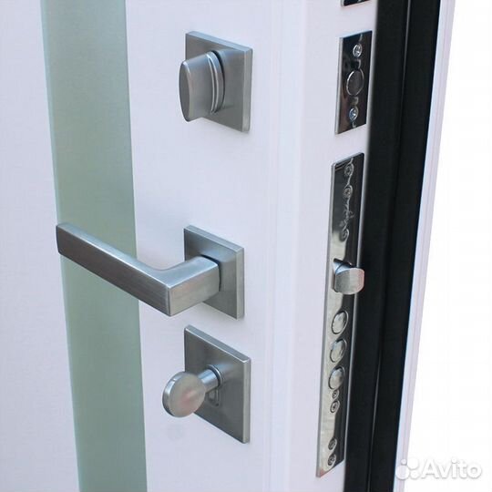 Дверь входная Белая Эверест