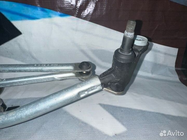 Трапеция стеклоочистителя с мотором Renault