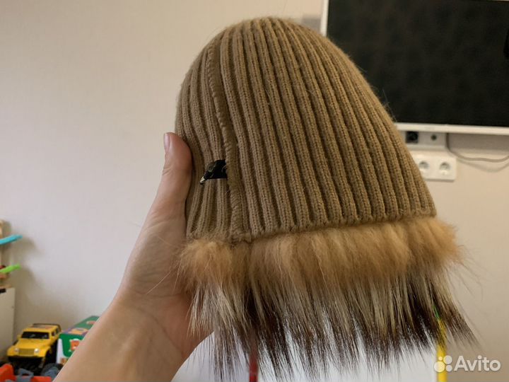 Женские меховые шапки