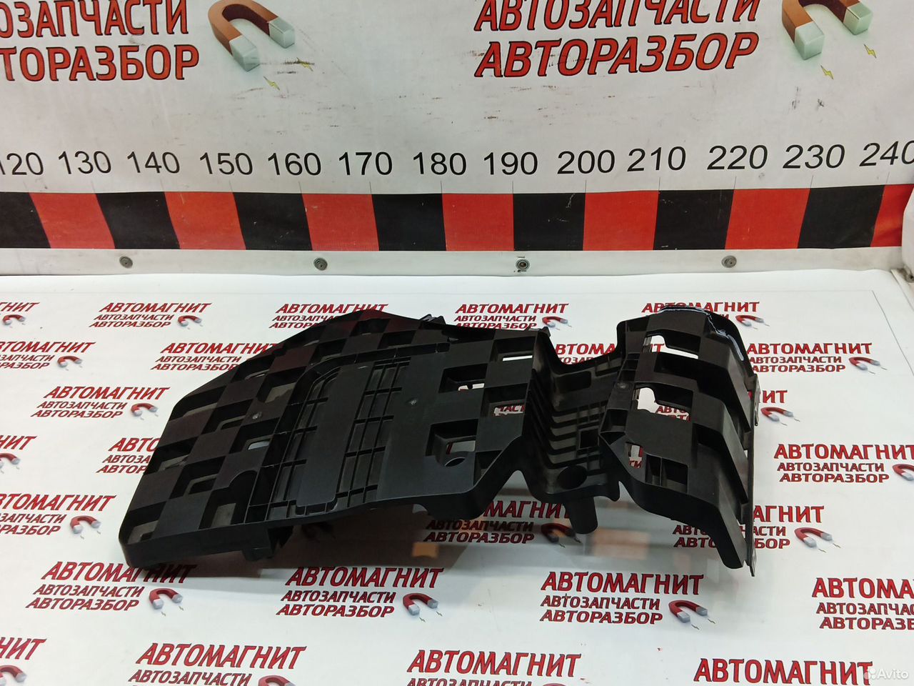 Кронштейн заднего бампера правый Lixiang L7