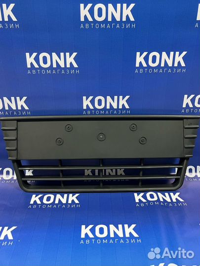 Центр матовая решетка в бампер на Форд Фокус 3