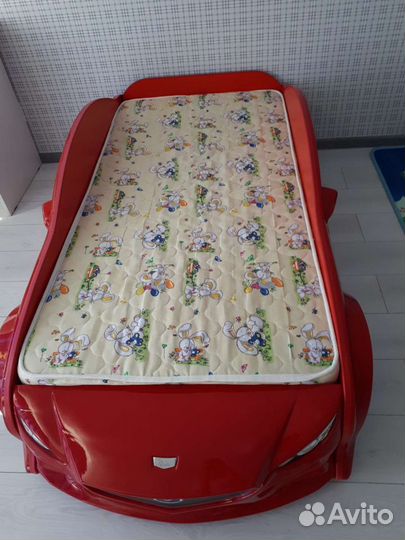 Детская кровать машина