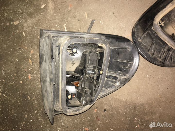 Фонарь задний правый Renault Laguna 1