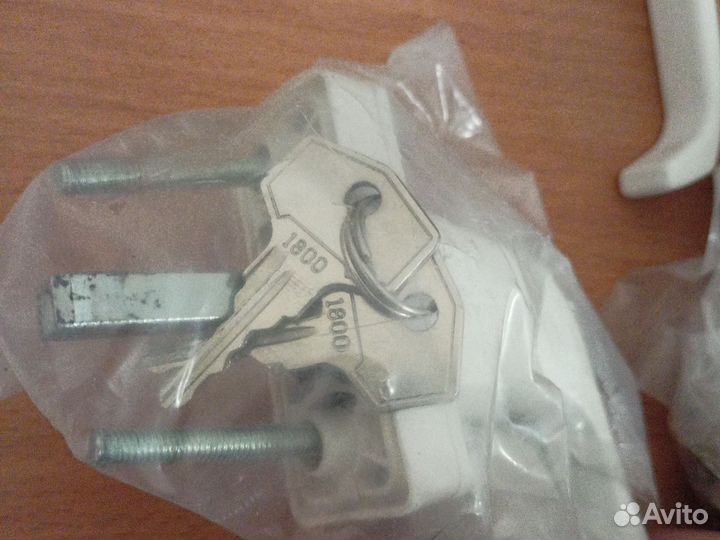 Ручки оконные с замком, 4шт