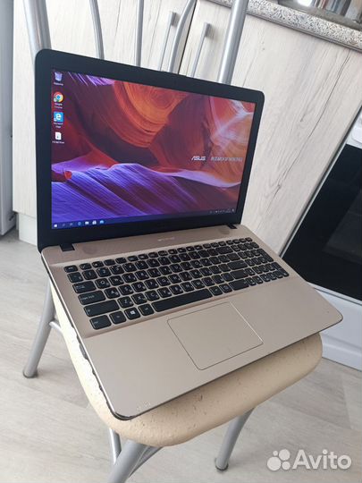 Ноутбук Asus FullHD / i3-6006U / 920MX / 8GB / 1TB