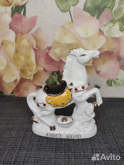 Статуэтка лошадь фарфор