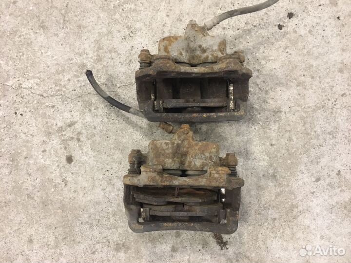 Суппорт передний Nissan Maxima A33 (4609)