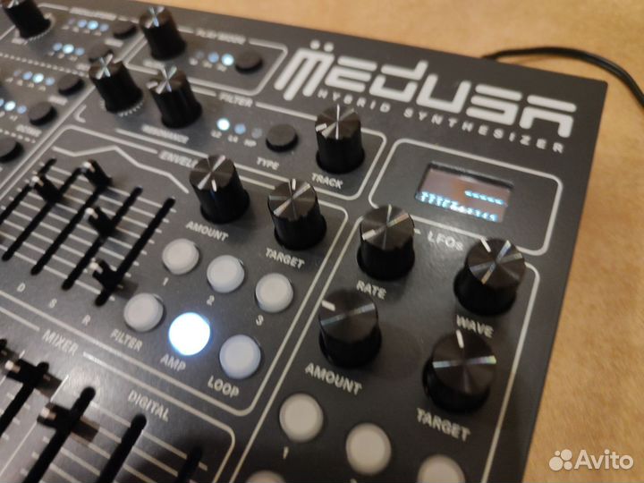 Dreadbox Polyend Medusa синтезатор