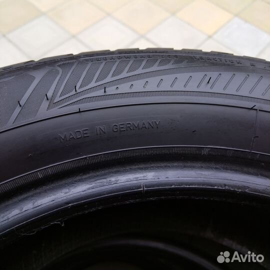 Goodyear Vector 4Seasons 255/55 R17