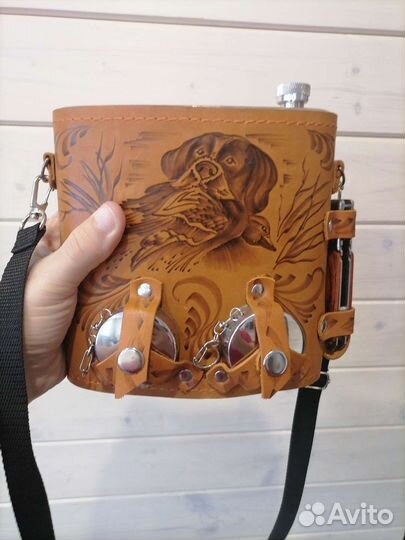 Фляга походная в коже, 1.5 л. +нож и 2 стаканчика