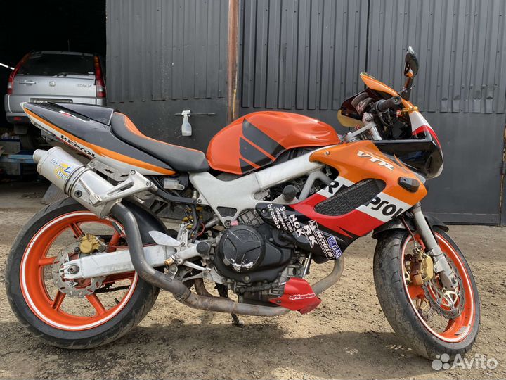 Продам мотоцикл Honda VTR 1000 Superhawk