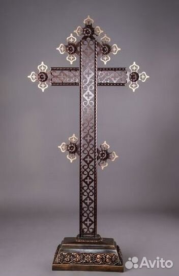 Крест надгробный каменный