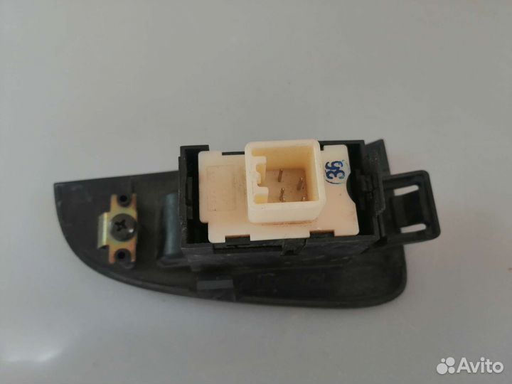 Кнопка стеклоподъемника лев\прав Toyota Avensis 2