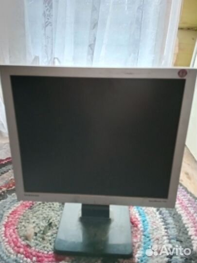 Монитор для компьютера в рабочем состоянии