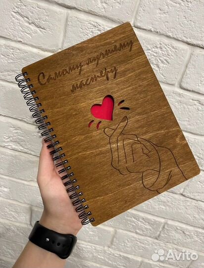 Ежедневник из дерева для мастера маникюра
