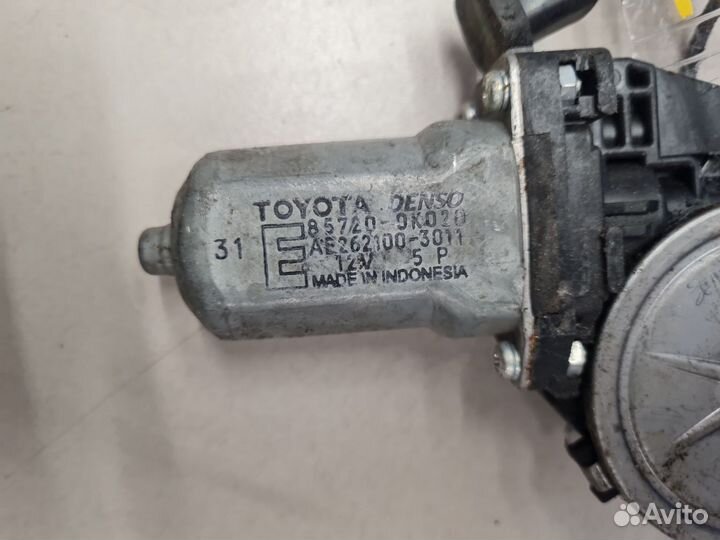 Моторчик стеклоподъёмника задний правый Toyota Hil