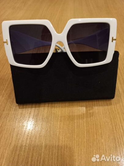 Солнцезащитные очки женские Vitacci