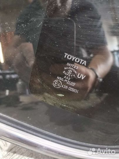 Форточка заднего крыла Toyota Rav4 XA40