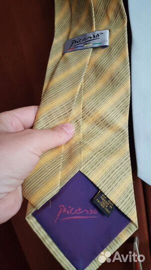 Галстуки желтый и серый