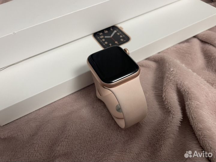 Apple watch SE 40mm отличные