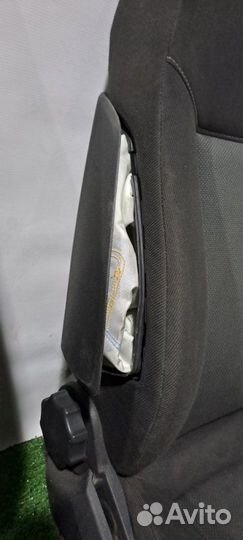 Сиденье переднее правое Opel Astra H Z16XEP