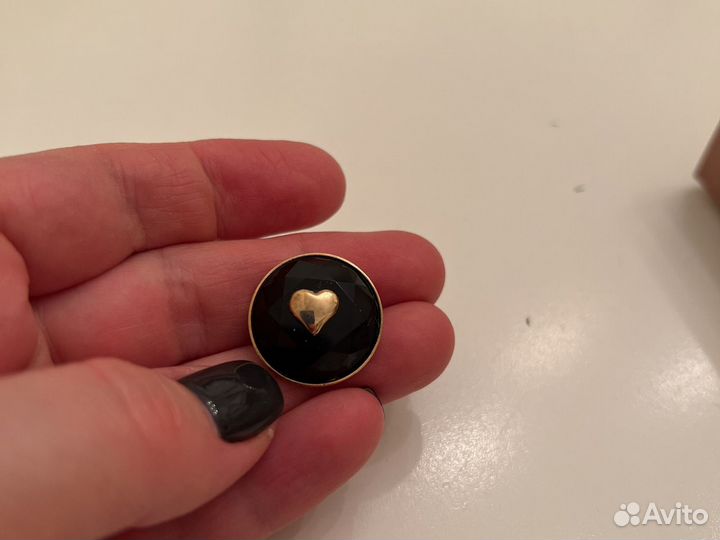 Фирменные пуговицы и заклепки