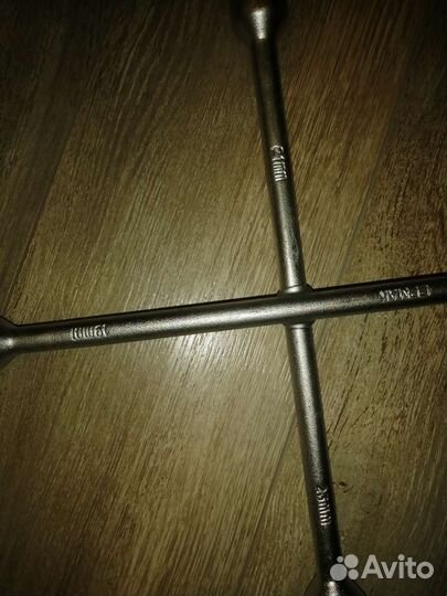 Ключ балонный крестовой