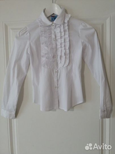 Белая школьная блузка
