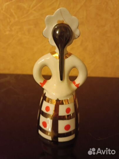 Статуэтка Фарфоровая Барыня