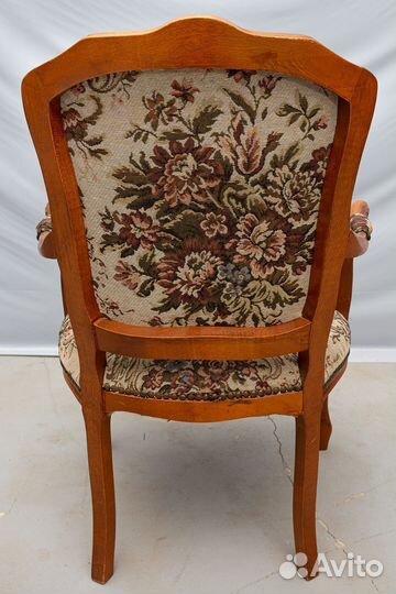 Открытое кресло с гобеленом