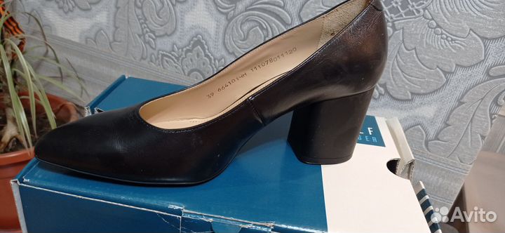 Кожаные новые туфли