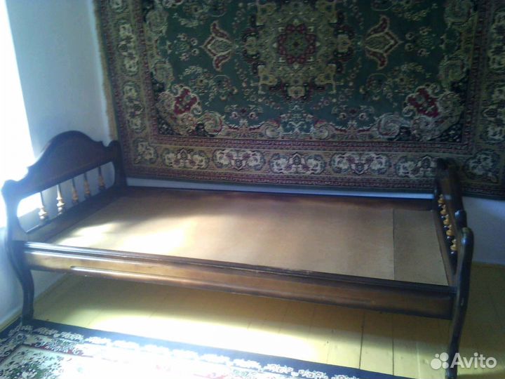 Кровать