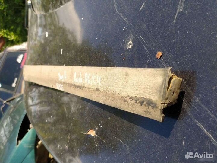 Молдинг двери задний левый Audi A6 седан 2.8 AAH