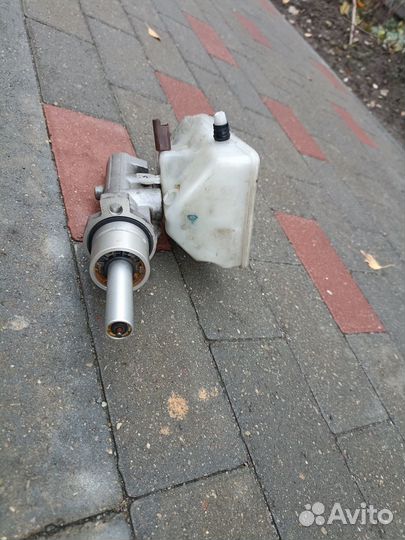 Главный тормозной цилиндр Пежо 807